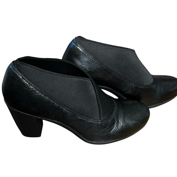 Clarks Shoes - CLARKS Adya Luna Black Leather Pump Style Ankle Boot 10